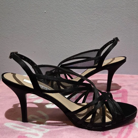 Women's Nina's Black Bess Heel, Size  9M - Picture 4 of 7